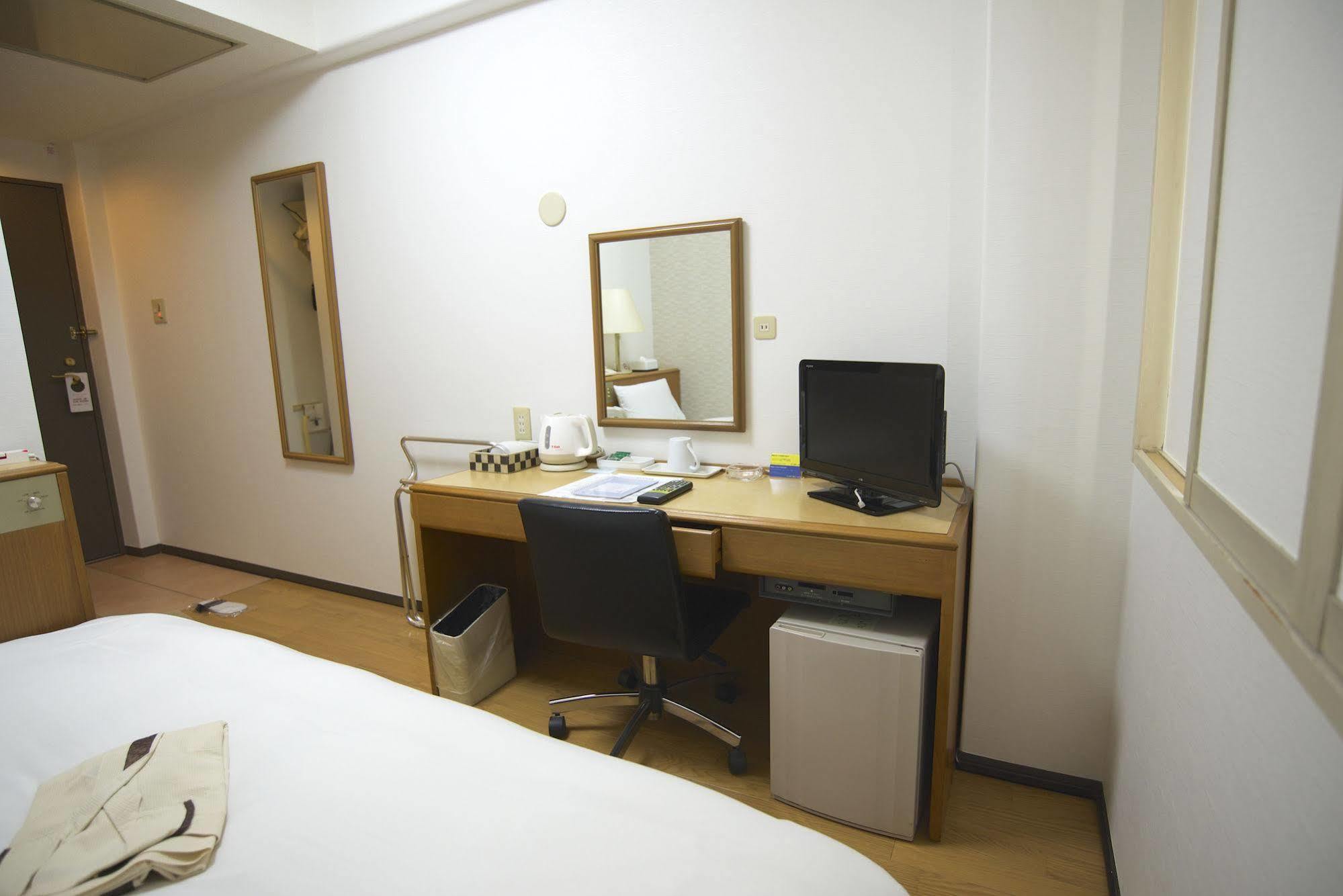 Smile Hotel Atsugi Bagian luar foto