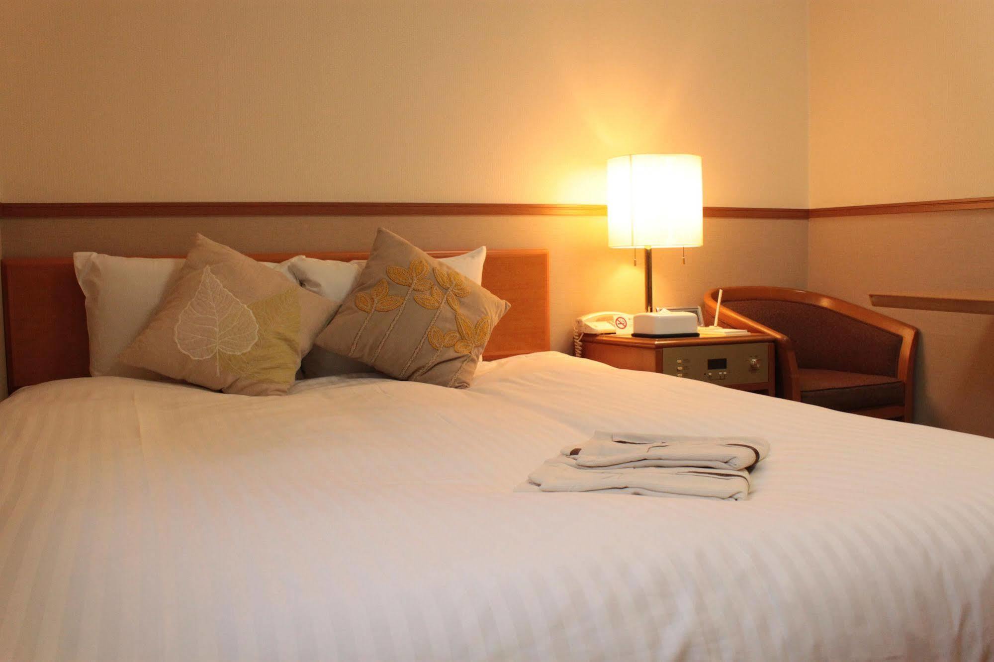 Smile Hotel Atsugi Bagian luar foto